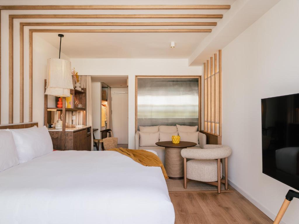 
Superior ME + Junior Suite Oasis View
