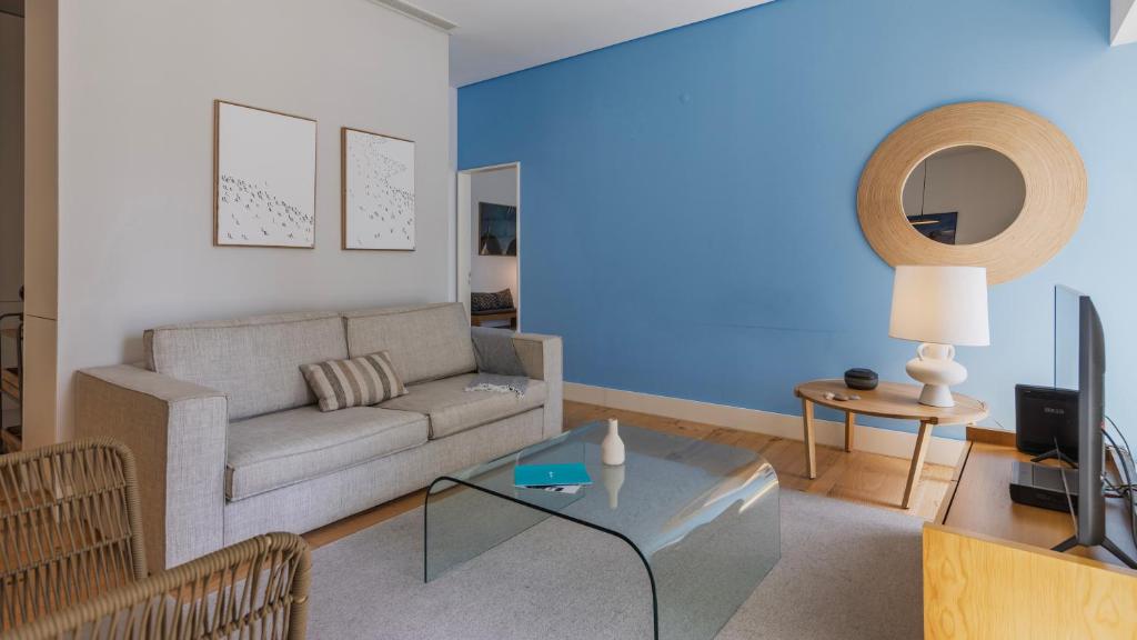 Charming 2BDR Santos Apartment by LovelyStay