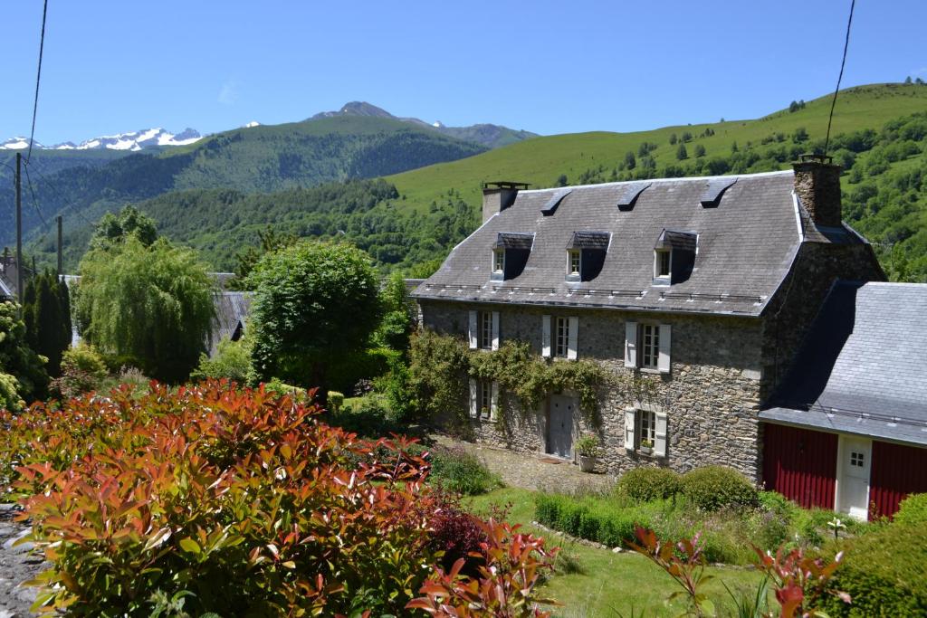 an old stone house with a slate roof at Maison Jeanne in Saint-Paul-dʼOueil