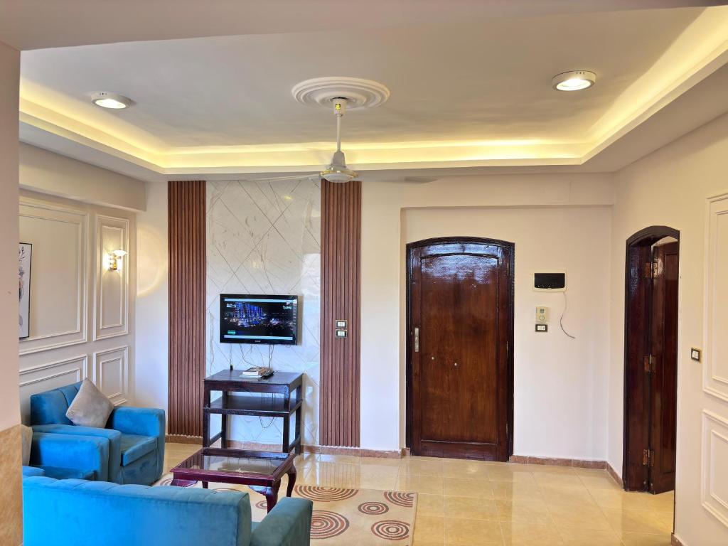 Full Moon House - 19