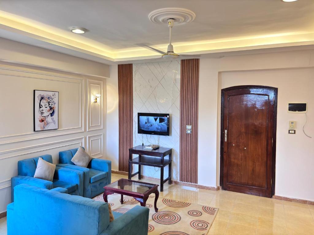 Full Moon House - 11