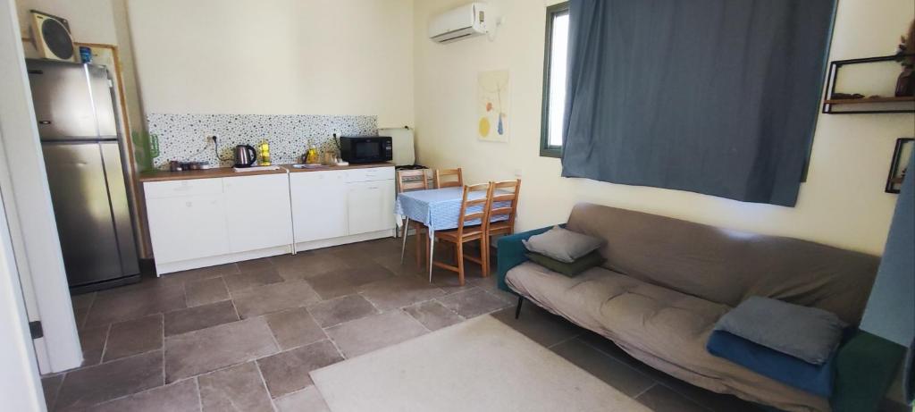 Kuchyň nebo kuchyňský kout v ubytování פינה של נחת במצפה רמון