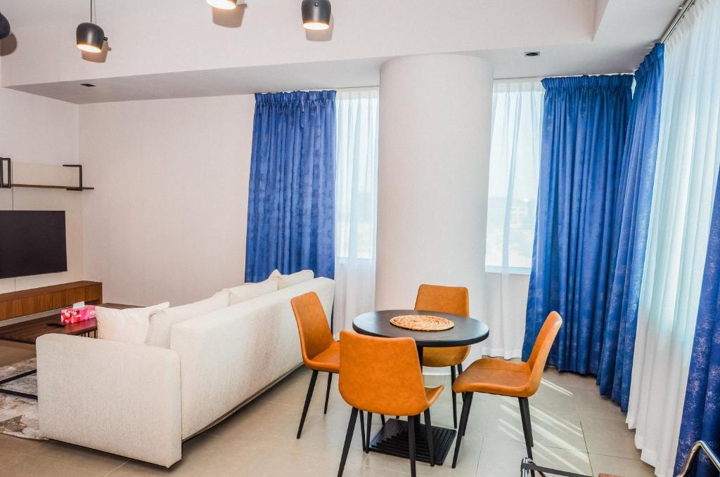 VOGO Grand Hotel Formerly Best Western Plus Hotel Dubai Academic City - Resim 35