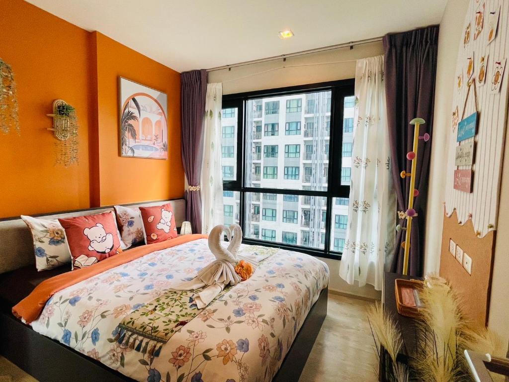 En eller flere senge i et værelse på The base Central 741 by Numam