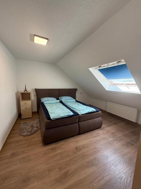 En eller flere senge i et værelse på BM Wohnung