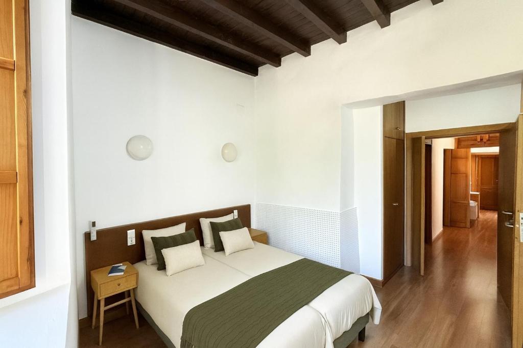 Postel nebo postele na pokoji v ubytování Apartamentos Granada Tropical