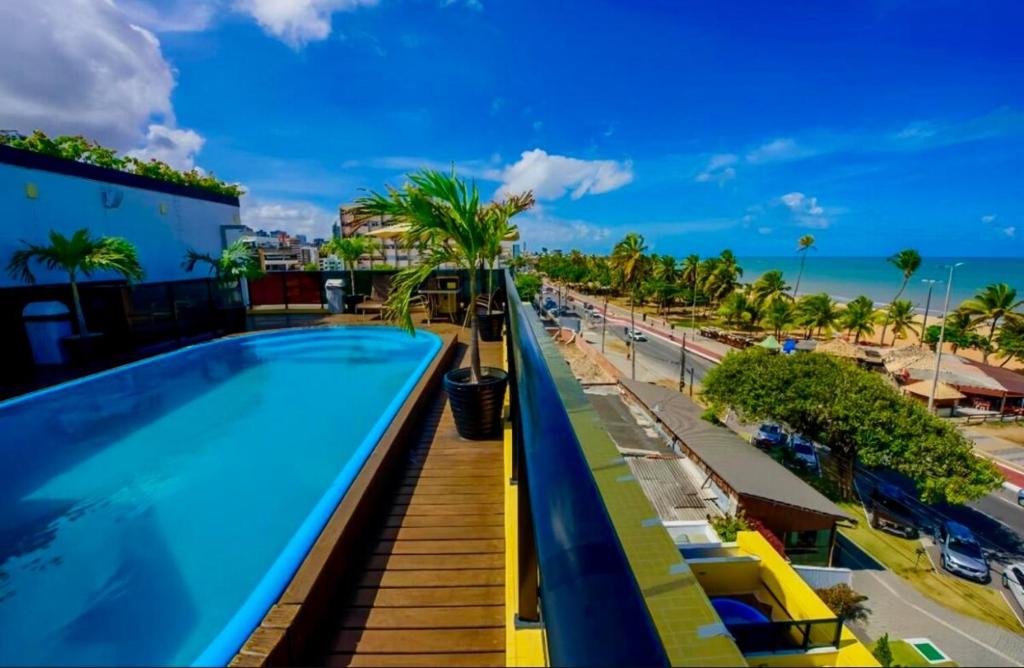 Bazén v ubytování Mar Do Cabo Branco 210 nebo v jeho okolí