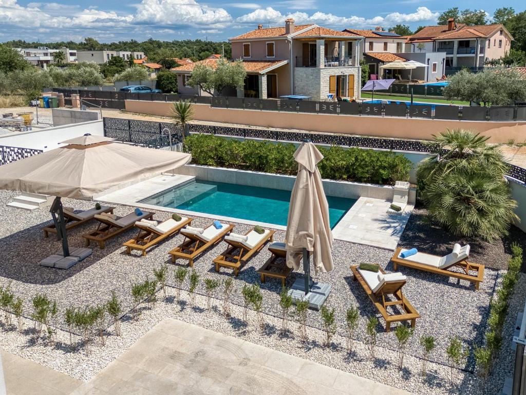 Bazén v ubytování Apartment Elisadora II nebo v jeho okolí