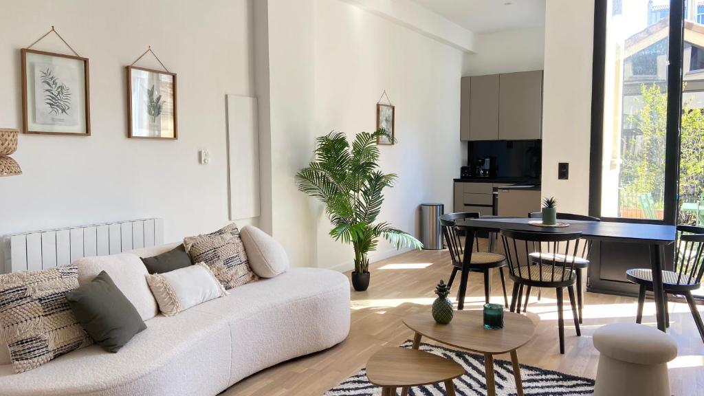 Duplex de charme au cœur du Triangle dOr