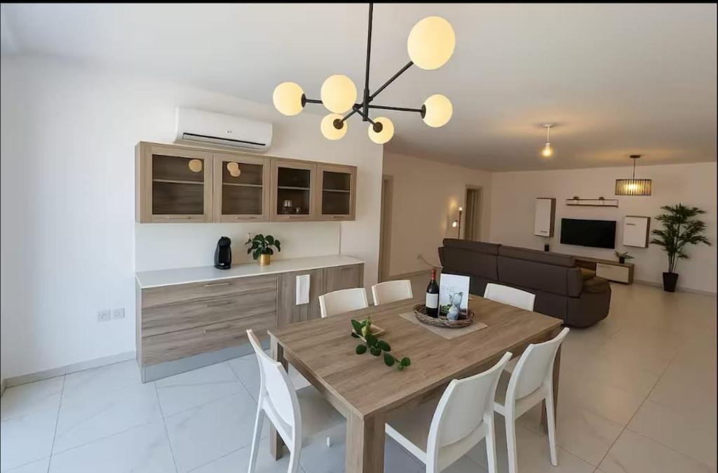 Η κουζίνα ή μικρή κουζίνα στο St Julian apartment number 8