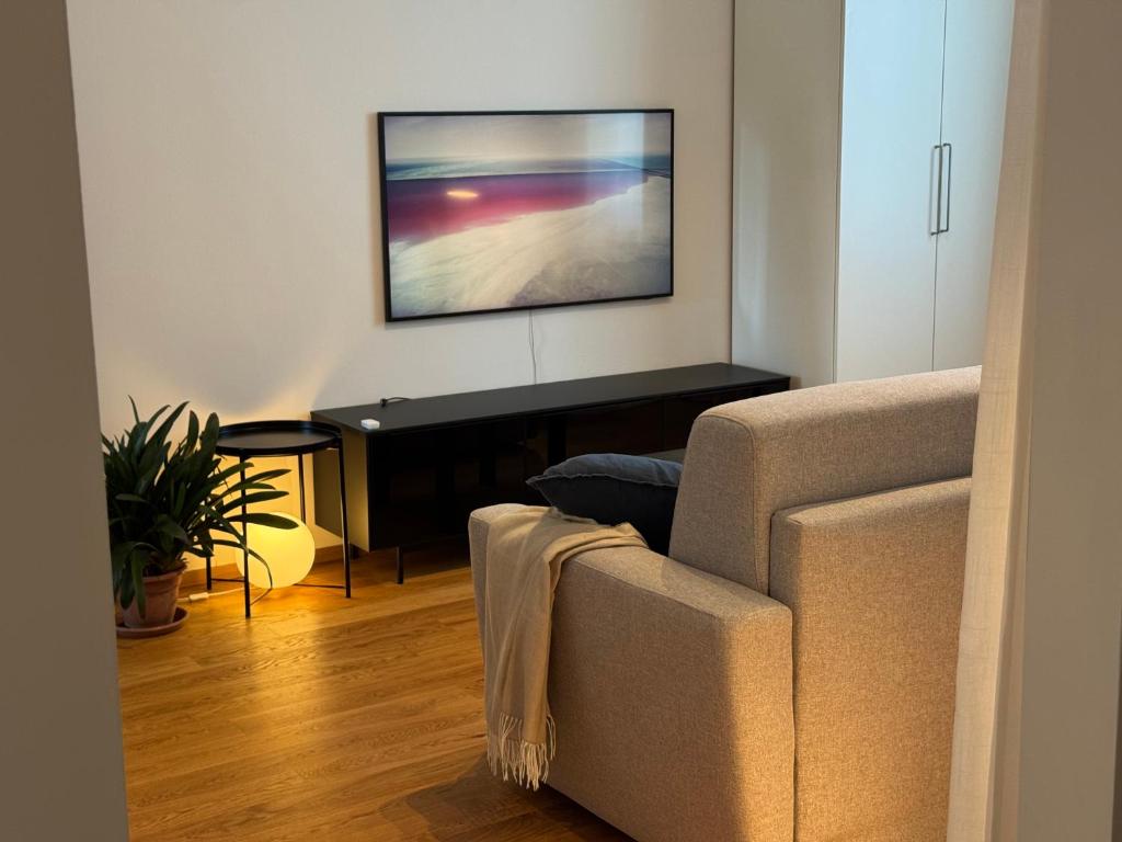 a living room with a piano and a couch at Comfort Stay Legnano - Appartamento di 85m2 con 2 bagni, Smart TV, WiFi ultra veloce e angolo lavoro, perfetto per visitare Milano in relax in Legnano