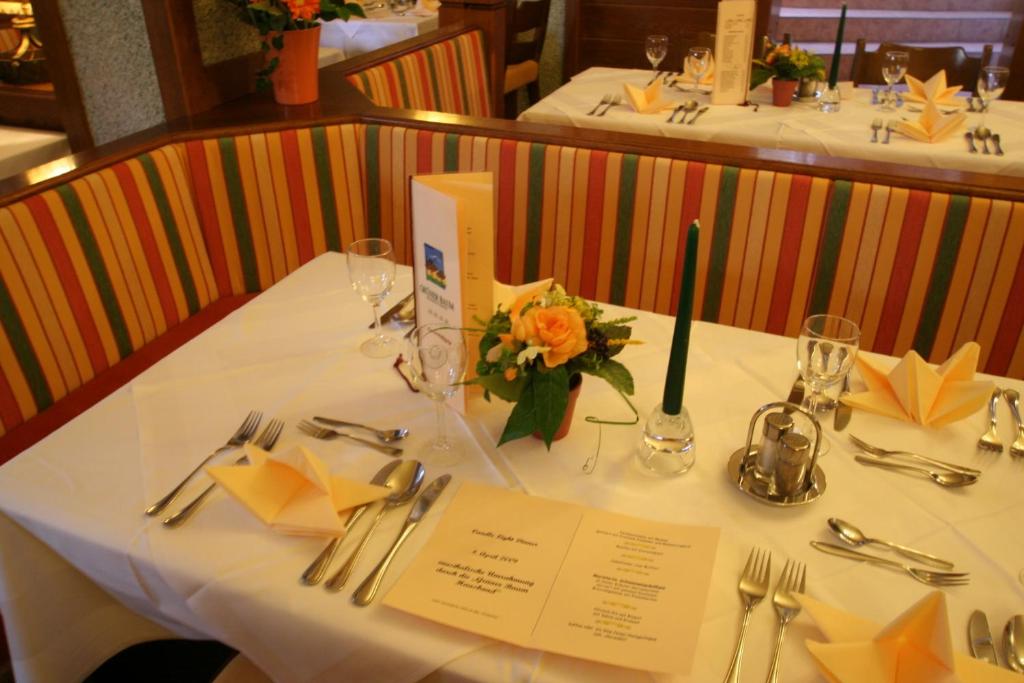 Restaurace v ubytování Wanderhotel Grüner Baum