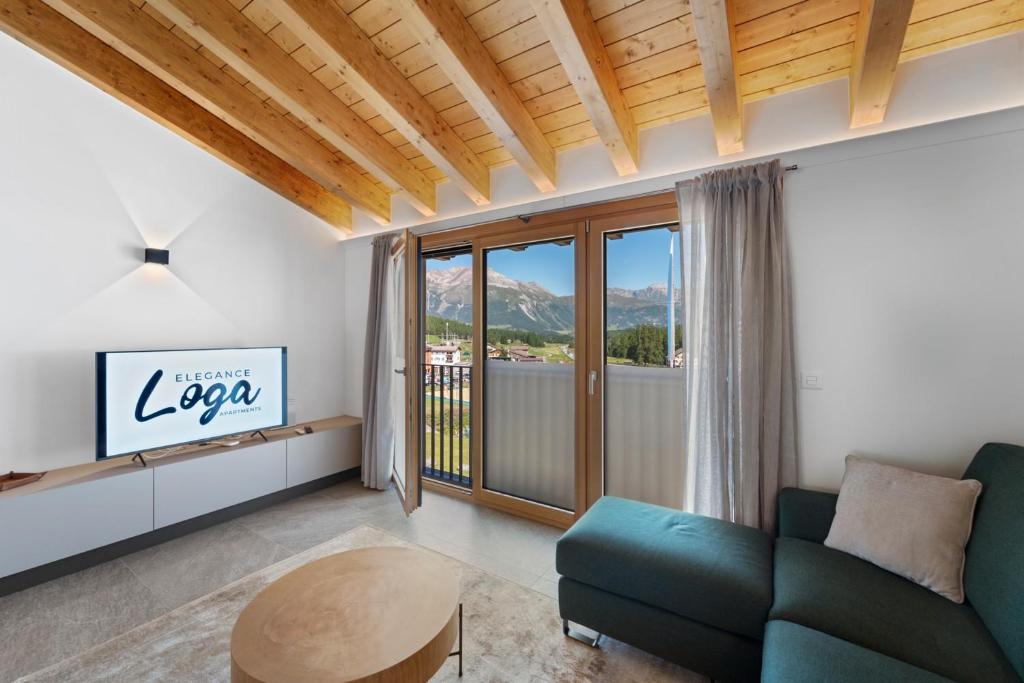 a living room with a couch and a table at Abitaziun Stauffacherin 3 - Pontresina in Pontresina