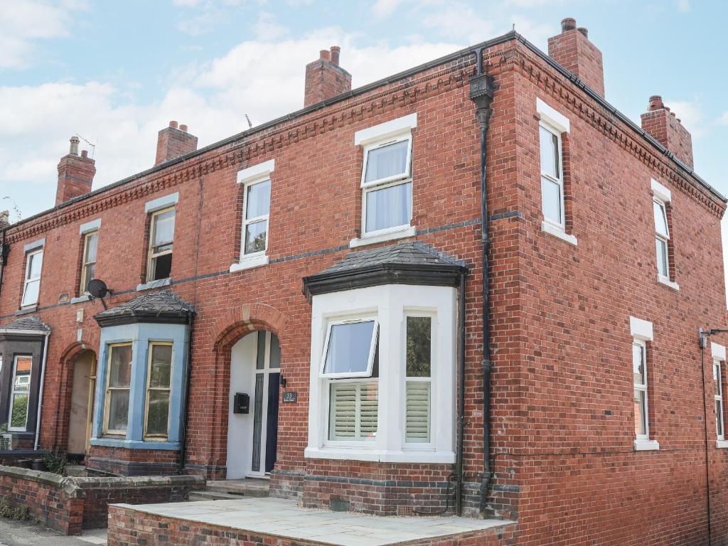 an old red brick building with white windows at 33 Lorne Street in Chester