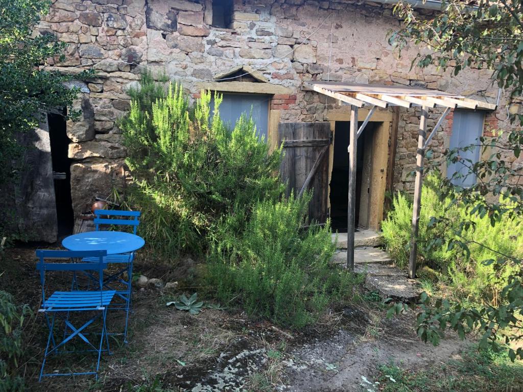 Κήπος έξω από το Maisonnette indépendante proche Cluny