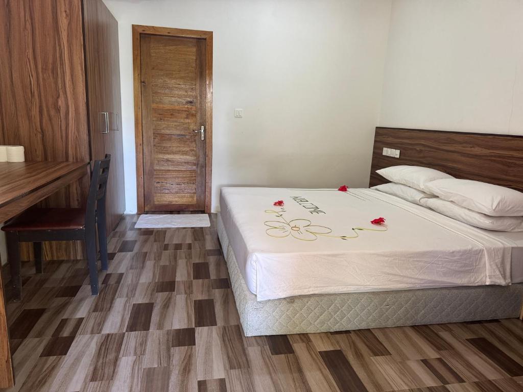 Mandhoo Inn - View 7