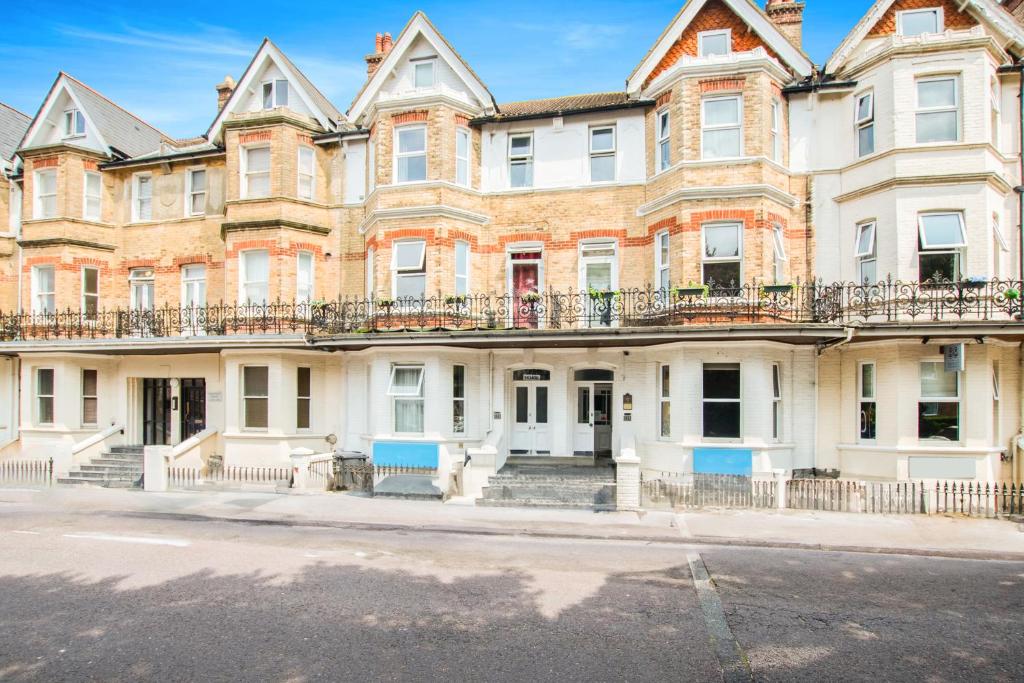 OYO The Lodge Bournemouth - Resim 6