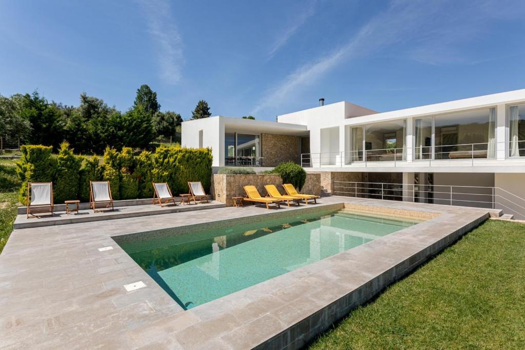 a large house with a swimming pool in the yard at GuestReady - Exquisite villa w/ Pool & Parking in Pancas