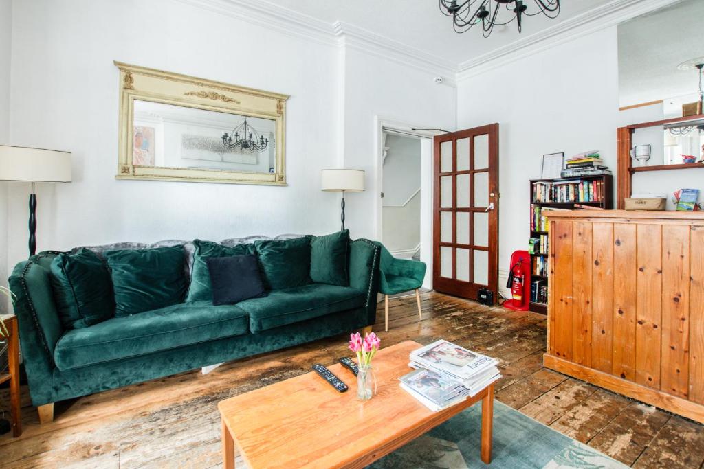 OYO The Lodge Bournemouth - Resim 4