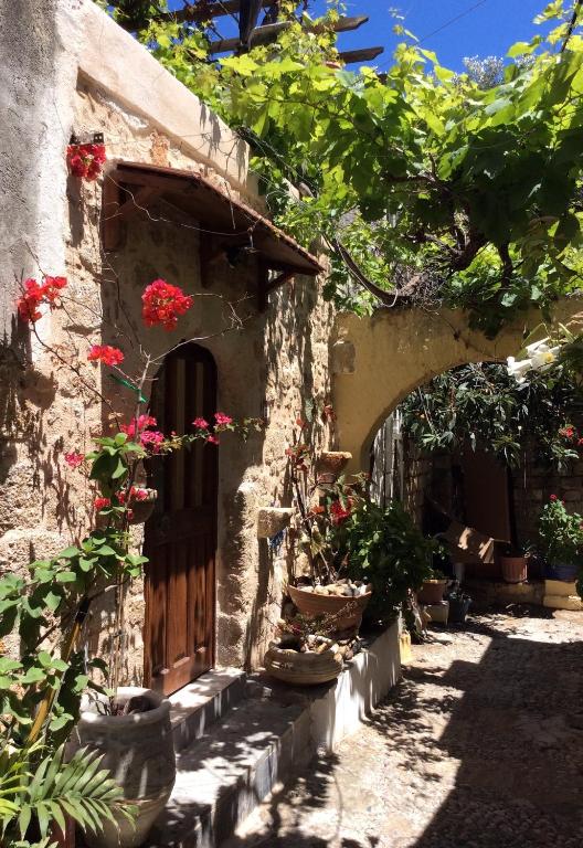 George & Alexandra's Apartments - 19