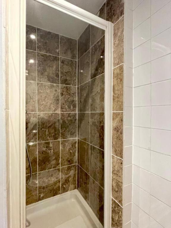 OYO The Lodge Bournemouth - Resim 8