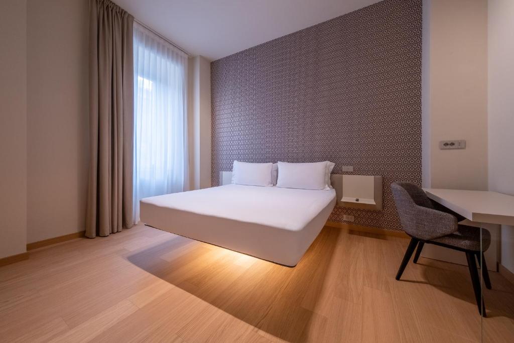 Oriana Homèl Milano - Resim 1