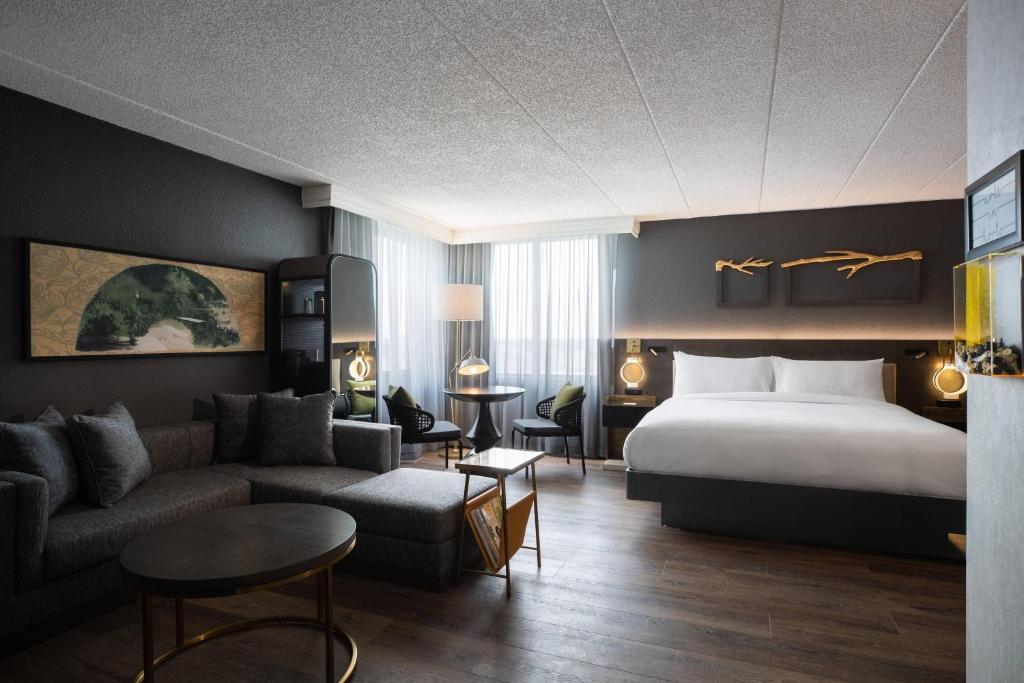 Renaissance Chicago North Shore Hotel - 
