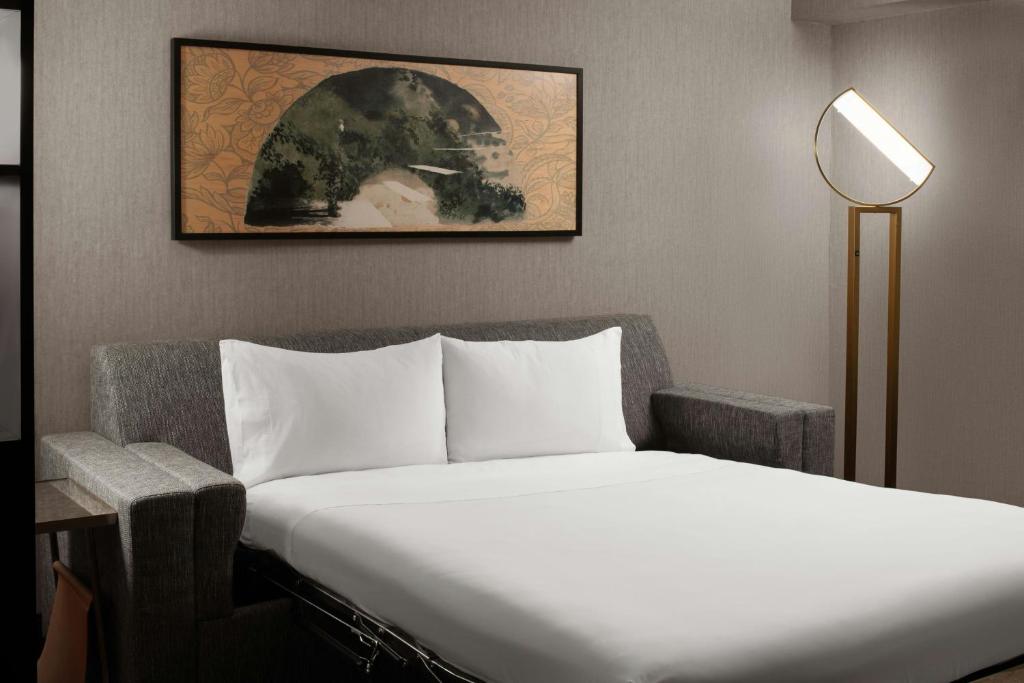 Renaissance Chicago North Shore Hotel - 