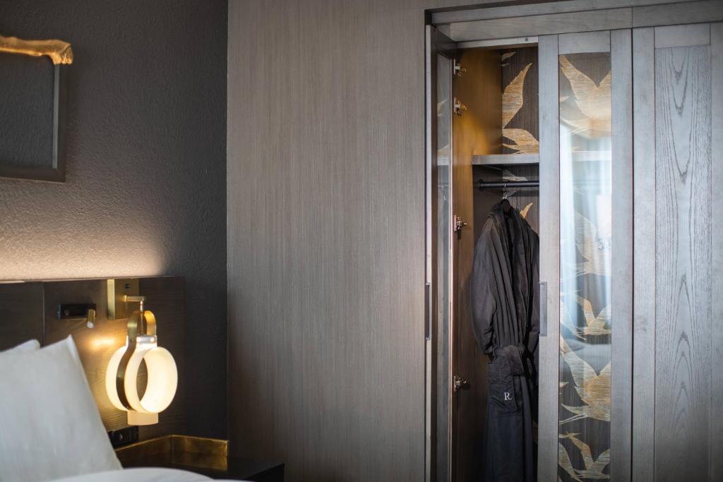 Renaissance Chicago North Shore Hotel - 