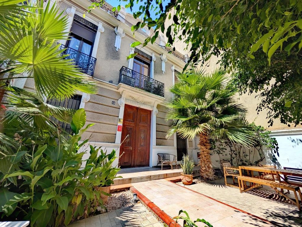 Το κτήριο όπου στεγάζεται  η βίλα