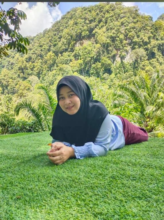 Landskap semula jadi dekat dengan perkhemahan mewah