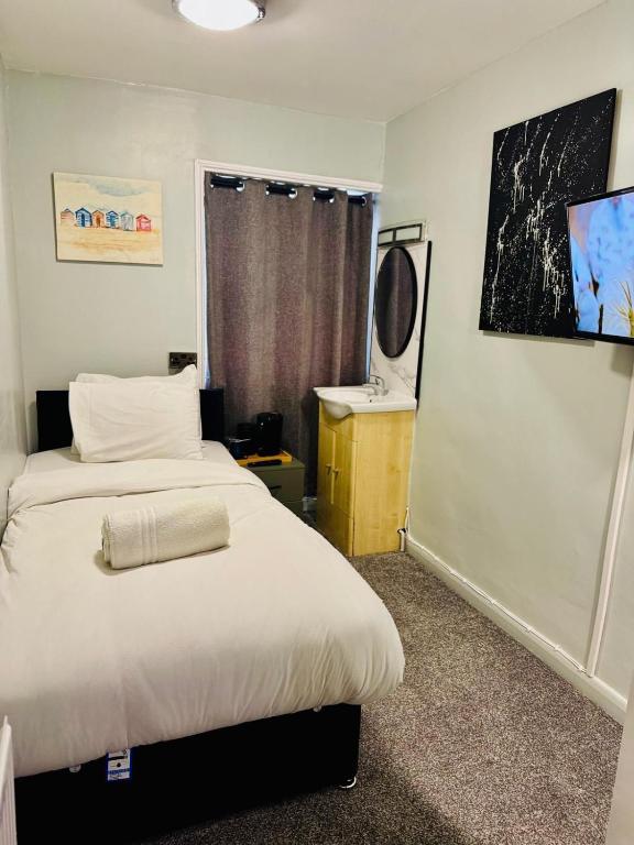 
Single Room with Private External Bathroom
