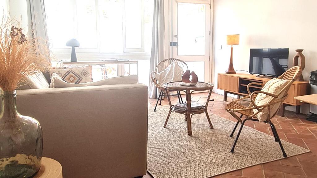 a living room with a couch and a table at Lavadeira's House in Olhão
