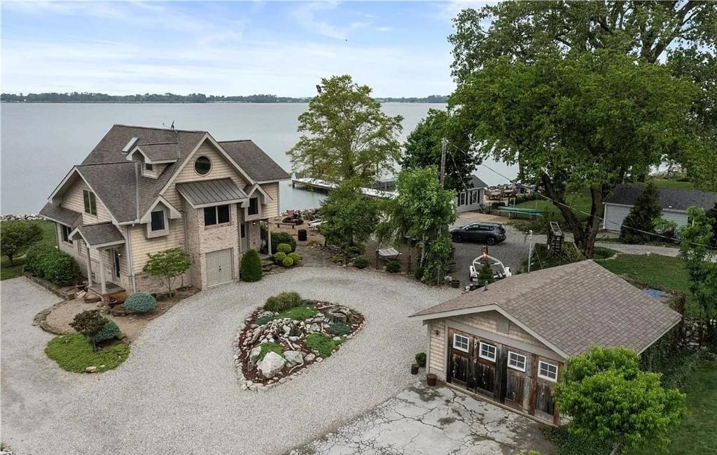 an overhead view of a house with a driveway at Waterfront Luxury Family Retreat in Sandusky