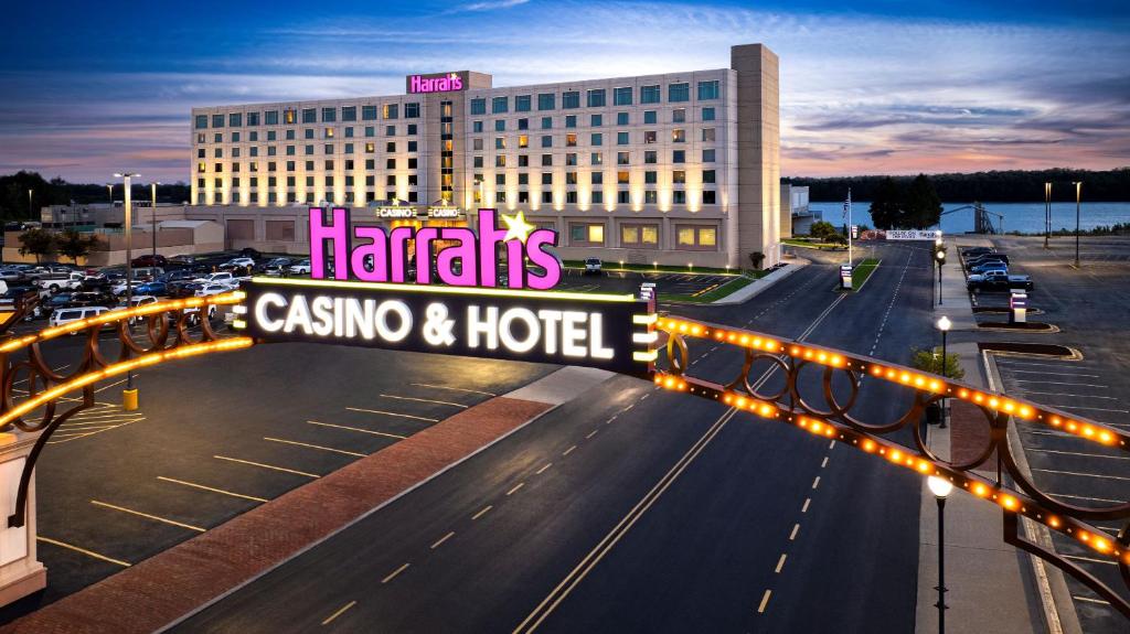 a building with a sign that reads harris casino and hotel at Harrah's Metropolis Hotel & Casino - A Caesars Rewards Destination in Metropolis