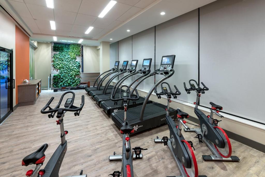 a gym with treadmills and elliptical machines at EVEN Hotel Long Island City - New York by IHG in Long Island City