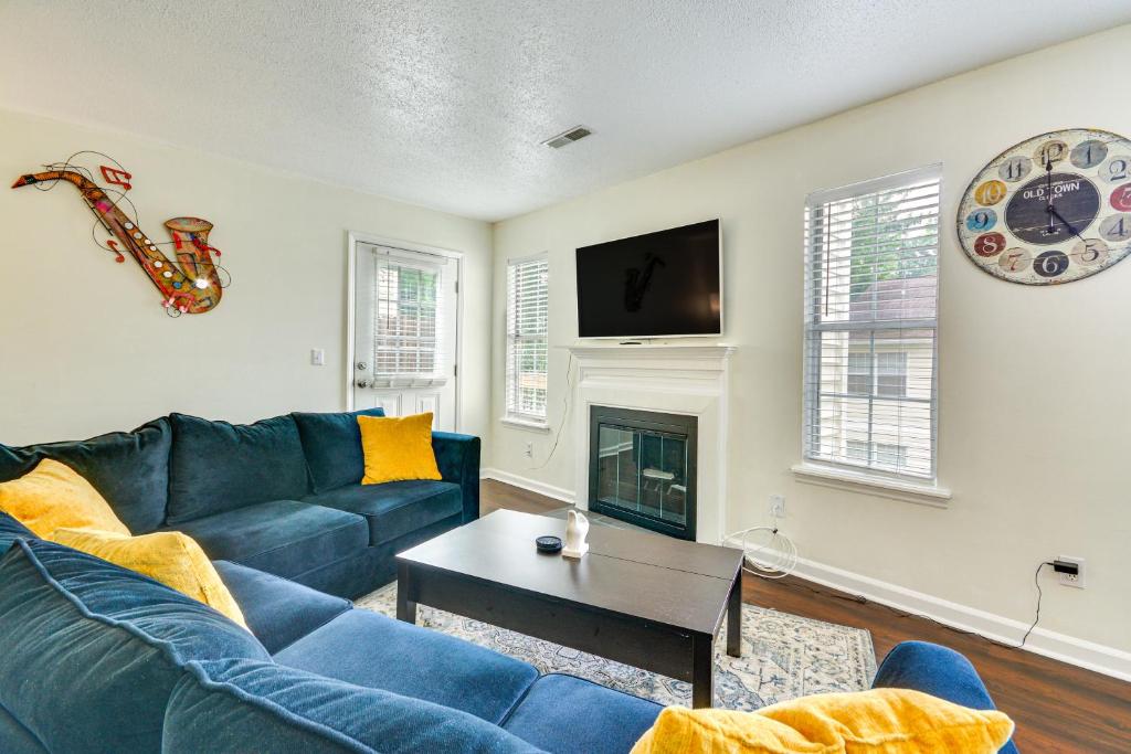 Et tv og/eller underholdning på Condo 5 Mi to Midtown and UNC Greensboro