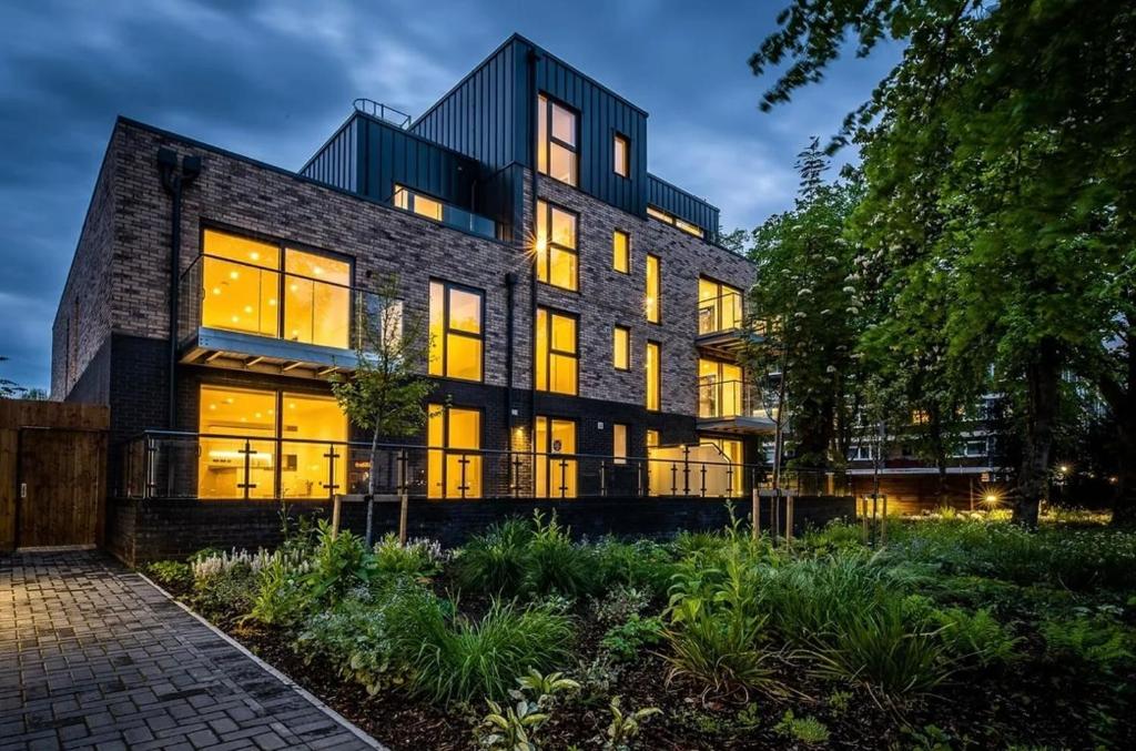 Zahrada ubytování Cozy Room in 3-Bedroom Flat Nottingham