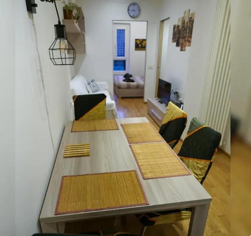 a table in a living room with wooden mats on it at centro di rho - rho fiera - vicino stazione in Rho