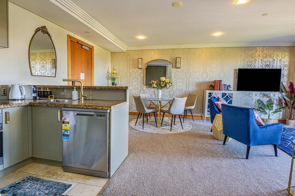 Art-deco glam - best part of CBD - Resim 18