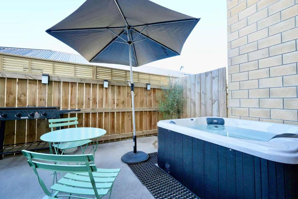 Modern Oasis with Spa close to shopping centres - Resim 1