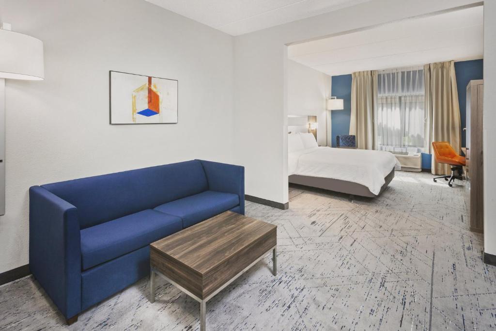 Holiday Inn Express & Suites Chicago West-O'Hare Arpt Area by IHG photo