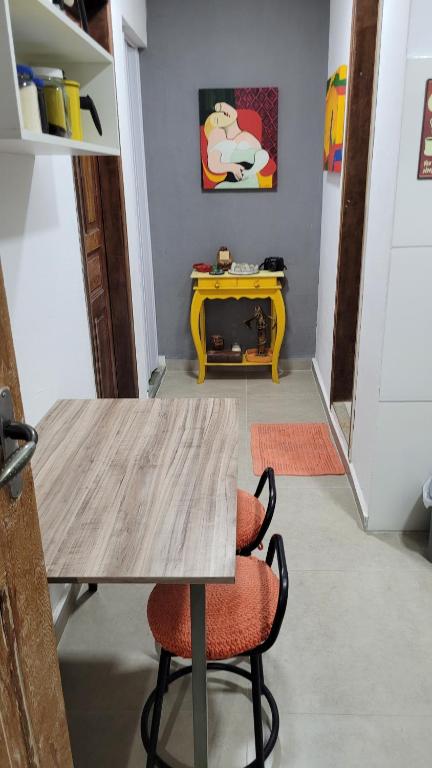 a table with two orange chairs in a room at HOSTEL da FLORESTA - centro BH in Belo Horizonte