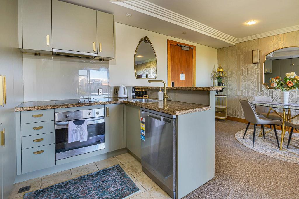 Art-deco glam - best part of CBD - Resim 30