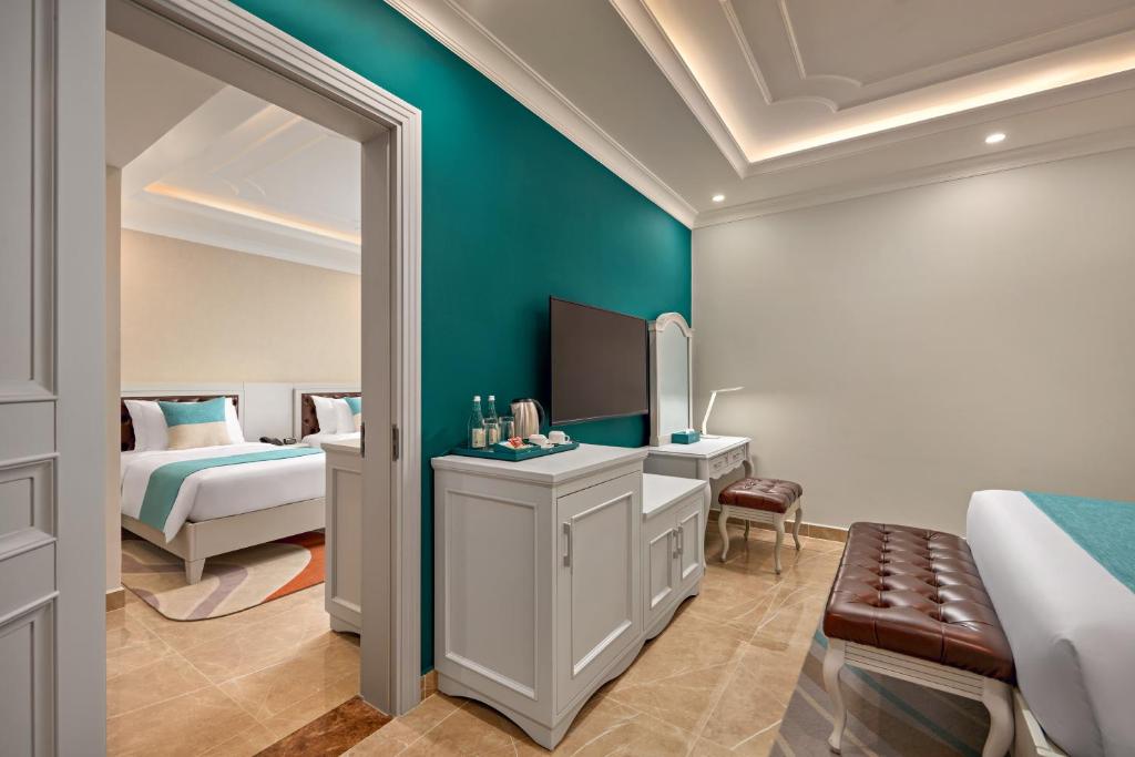 Classic Superior Family Room with One Double Bed and Two Single Beds