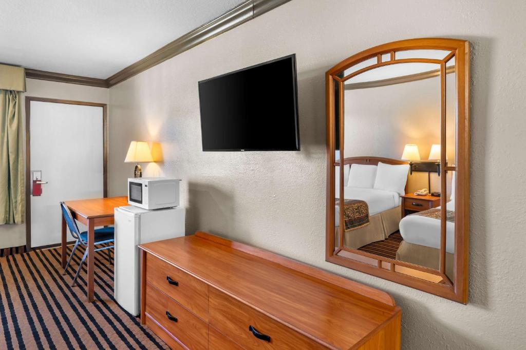Americas Best Value Inn Vacaville - 4人部屋
