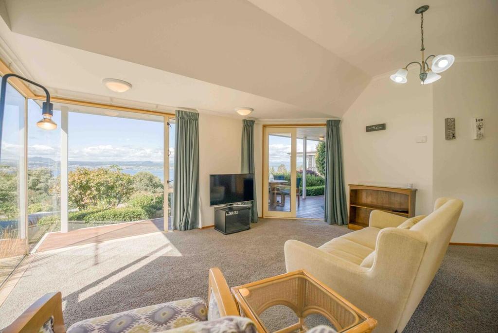 Breath Taking Views of Lake Taupo - Resim 5