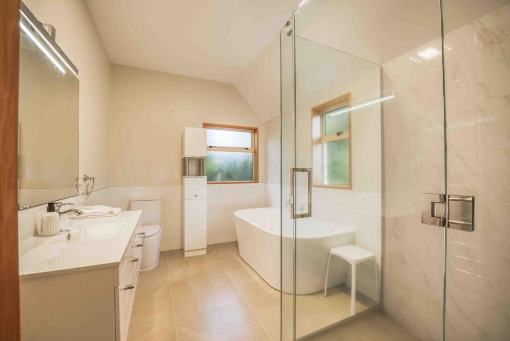 Breath Taking Views of Lake Taupo - Resim 8