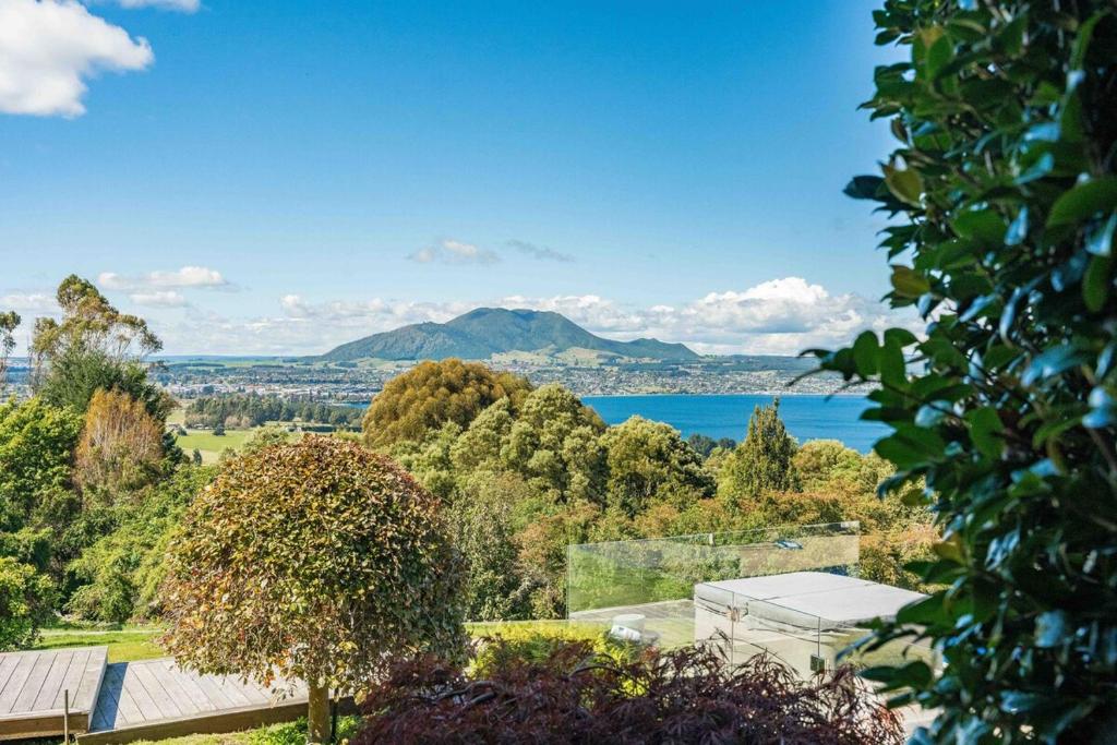 Breath Taking Views of Lake Taupo - Resim 6