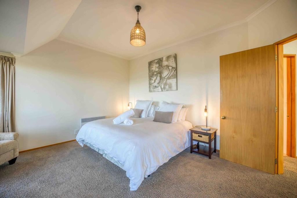 Breath Taking Views of Lake Taupo - Resim 7